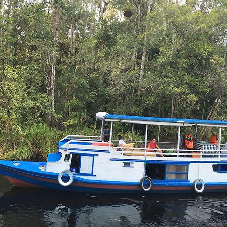 Orangutan Shaka Houseboat With Cabin 판칼란분 외부 사진