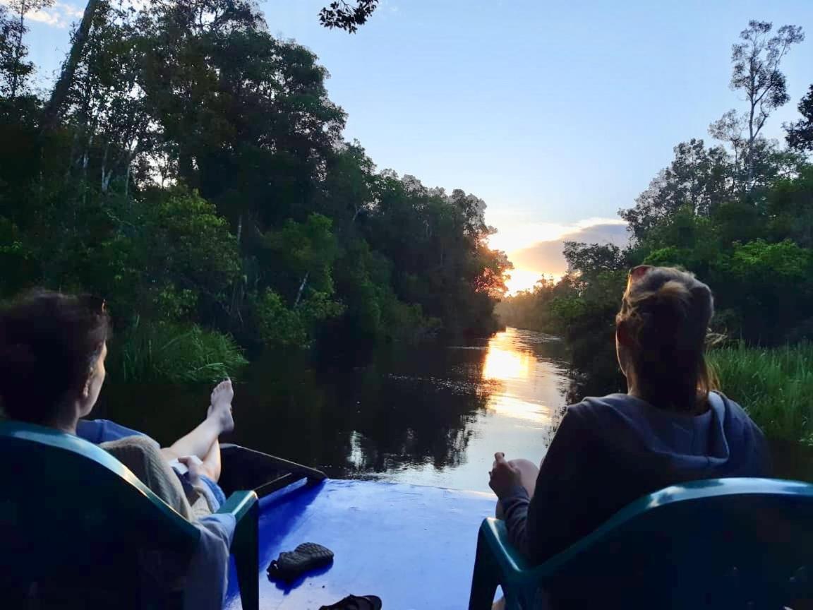 Orangutan Shaka Houseboat With Cabin 판칼란분 외부 사진
